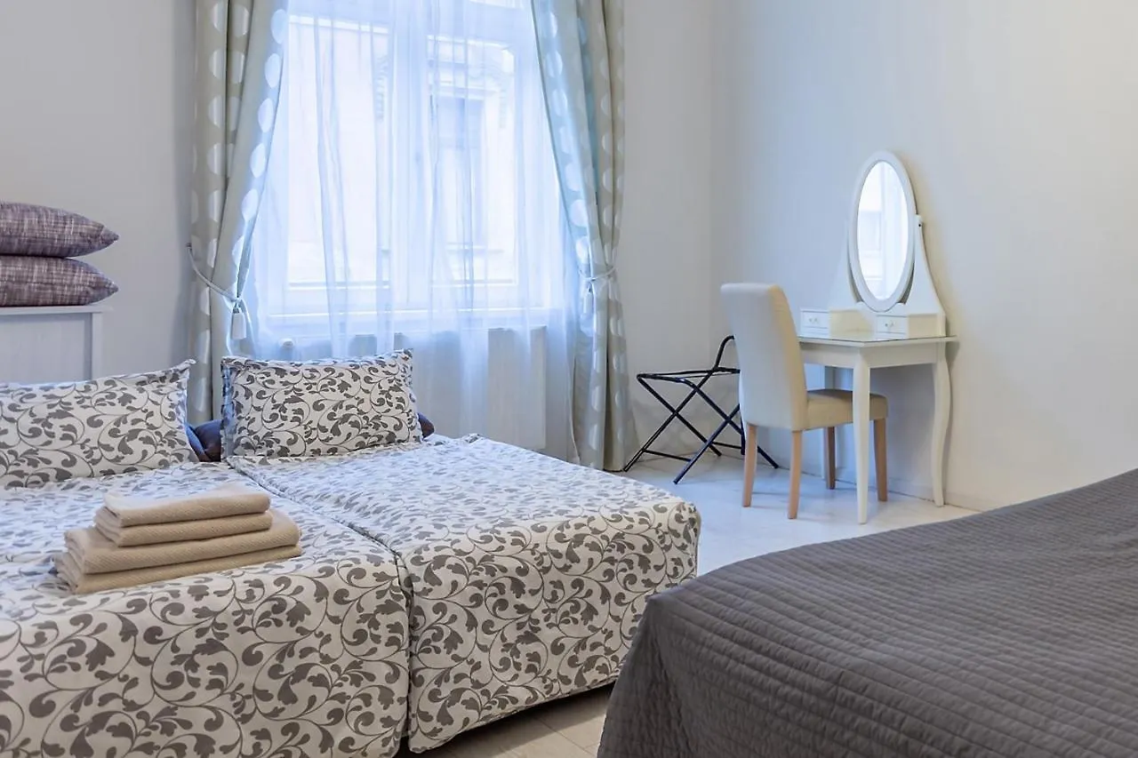 בודפשט Goldcentral Apartment Grand Boulevard 0*,  הונגריה